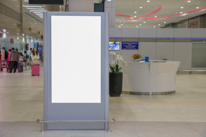 Como um Display de Chão Personalizado Pode Transformar suas Vendas e Engajar os Clientes